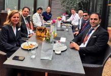 نشست هیات ایرانی با مدیر دروپا در نمایشگاه اینترپک