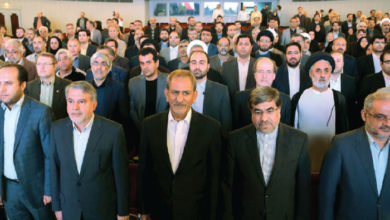 آيين تکريم وزير سابق فرهنگ و ارشاد اسلامي‌ و معارفه وزير جديد با سخنان، انتظارات، درد دلها و تقديرهاي اصحاب فرهنگ همراه بود. به گزارش ايرنا مراسم همانطور که از پيش اعلام شده بود، با حضور اسحاق جهانگيري معاون اول رييس جمهوري، علي جنتي و سيد رضا صالحي اميري وزراي سابق و کنوني فرهنگ و ارشاد اسلامي ‌در تالار وحدت به‌طور رسمي ‌آغاز شد. محمود آموزگار فعال صنعت نشر در اين مراسم با مقايسه حجم وظايف و اختيارات وزارت فرهنگ و ارشاد اسلامي‌ با ديگر وزارتخانه‌ها گفت: انتظار مي‌رود قوه مجريه همه امکانات خود را براي تحقق وظايف وزارت ارشاد به کار گيرد. وي در خصوص اقدامات جنتي در وزارت فرهنگ و ارشاد اسلامي ‌اضافه کرد: انتخاب معاونان از افراد اهل فن و واسپاري امور به تشکل‌هاي صنفي و کاهش تصدي‌گري دولت در زمان ايشان از خاطرها نمي‌رود. آموزگار تاکيد کرد: جنتي موضوع ماليات کتاب‌فروشان را به عنوان يکي از مسائل فعالان حوزه نشر حل کرد و حتي اختيارات وزارتخانه را در اين حوزه به ناشران سپرد. رييس اتحاديه ناشران کشور تصريح کرد: صالحي اميري با پيشينه فراواني از مطالعه، پژوهش و تتبع در حوزه‌هاي مختلف وارد شده است.