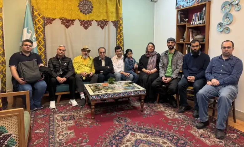 اولین دورهمی نقد و بررسی فونت ایران نستعلیق در خانه استاد حسین بهزاد برگزار شد